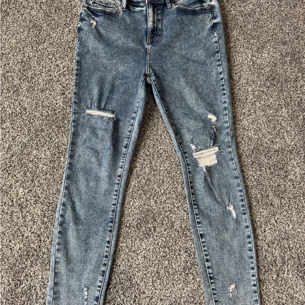 Judy Blue Distressed Skinny Jeans in Blue
